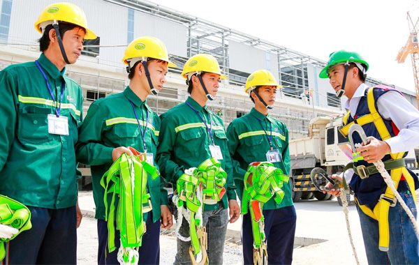 <p style="text-align: center;"><strong>HUẤN LUYỆN AN TO&Agrave;N LAO ĐỘNG</strong></p>